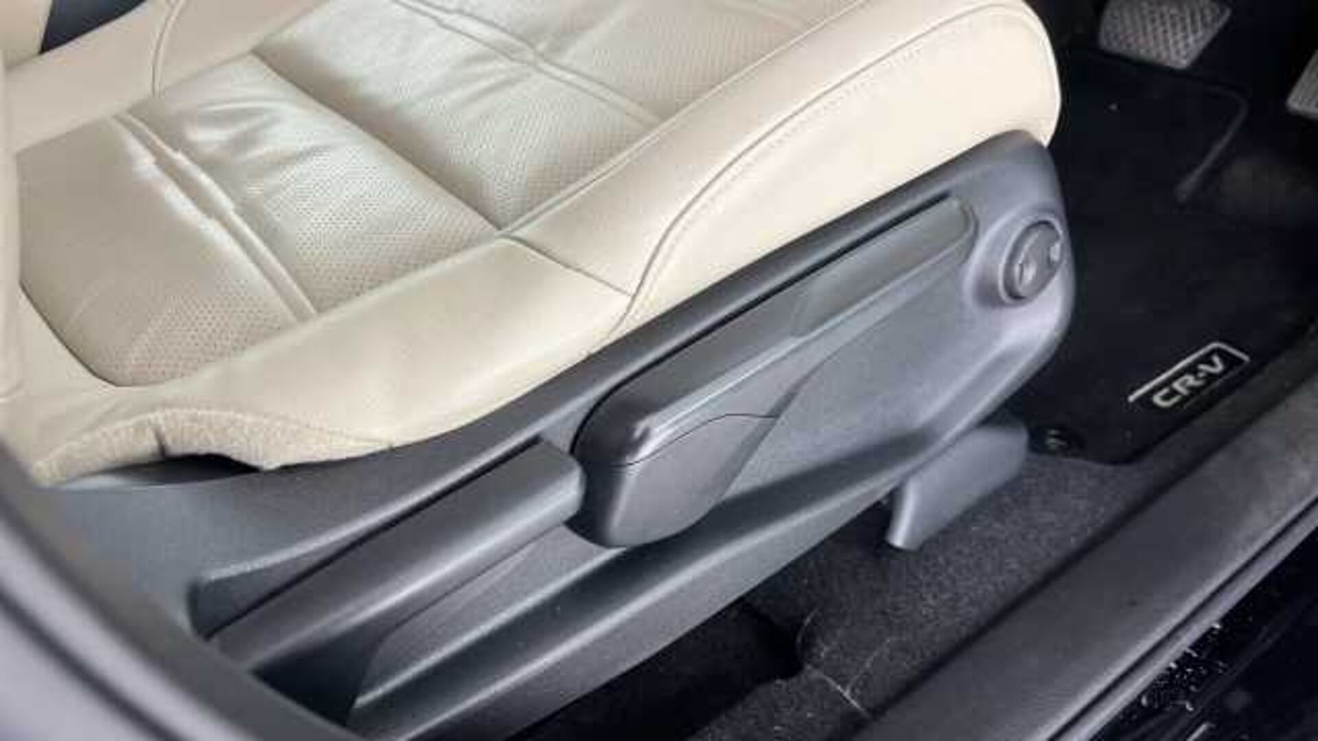 Honda CR-V Hybrid 2.0 h i-MMD SR SUV 5dr Petrol Hybrid eCVT 4WD Euro 6 (s/s) (184 ps) 