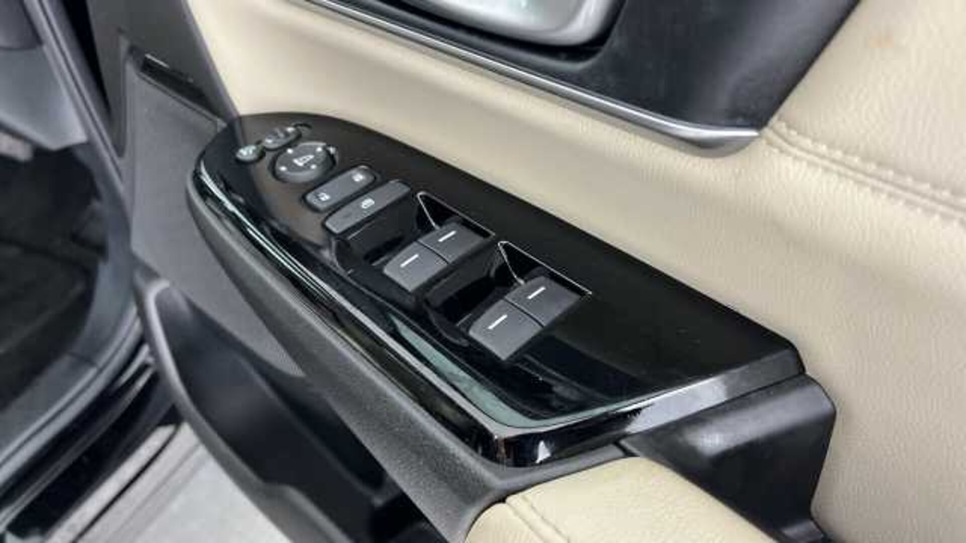 Honda CR-V Hybrid 2.0 h i-MMD SR SUV 5dr Petrol Hybrid eCVT Euro 6 (s/s) (184 ps) 