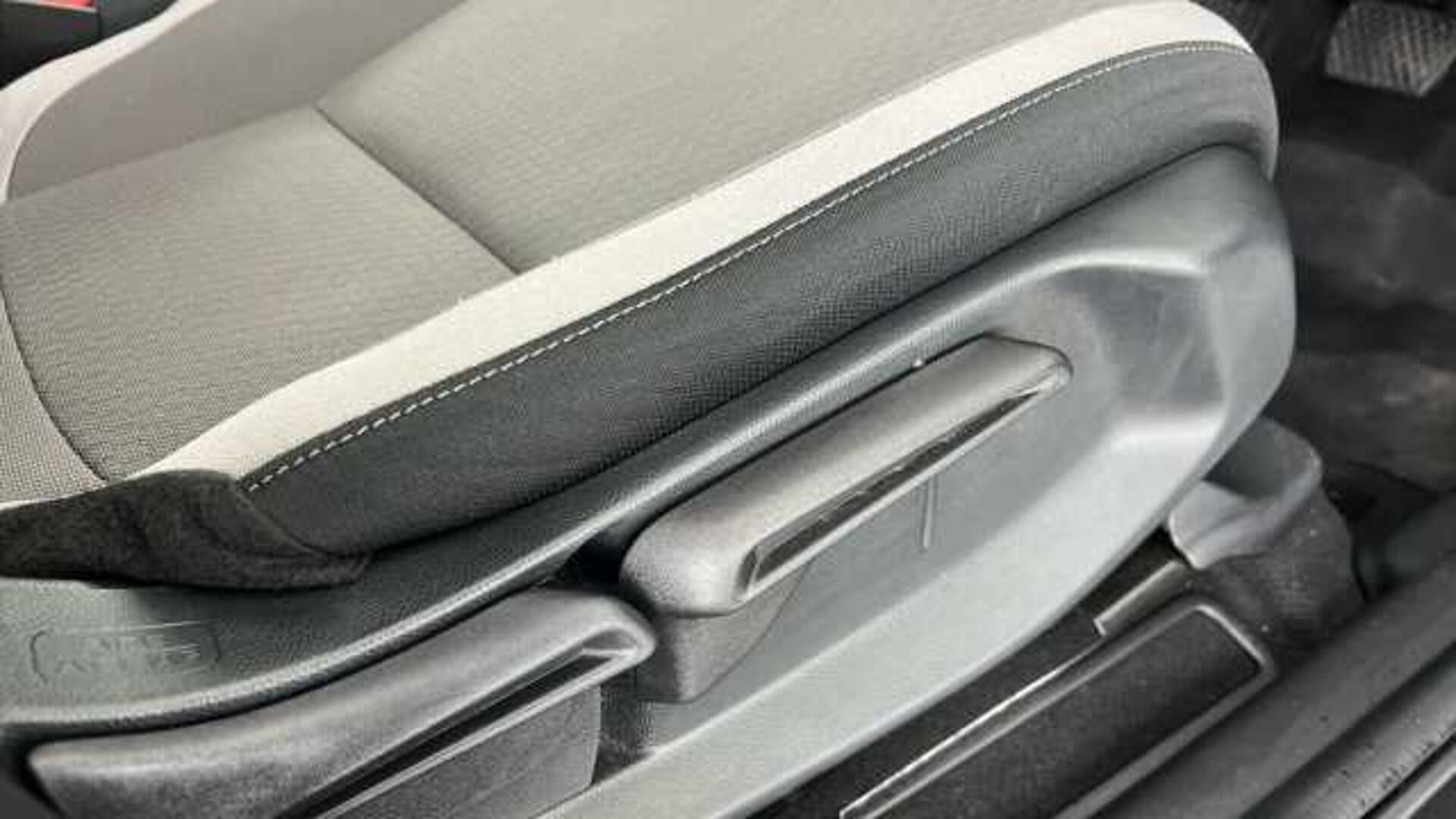 Honda Jazz Hybrid 1.5 h i-MMD Crosstar EX Hatchback 5dr Petrol Hybrid eCVT Euro 6 (s/s) (109 ps) 