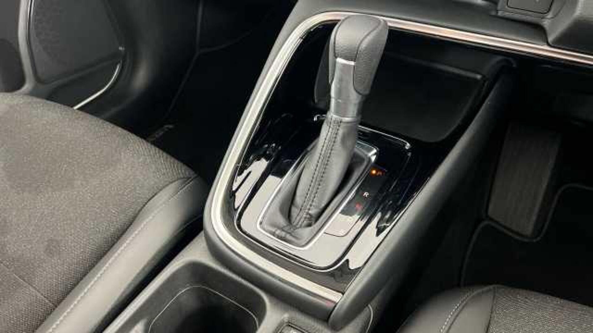 Honda HR-V Hybrid 1.5 h i-MMD Advance SUV 5dr Petrol Hybrid CVT Euro 6 (s/s) (131 ps) 