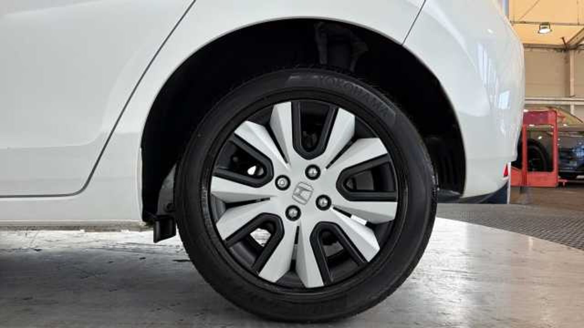 Honda Jazz Hybrid 1.5 h i-MMD SR Hatchback 5dr Petrol Hybrid eCVT Euro 6 (s/s) (109 ps) 