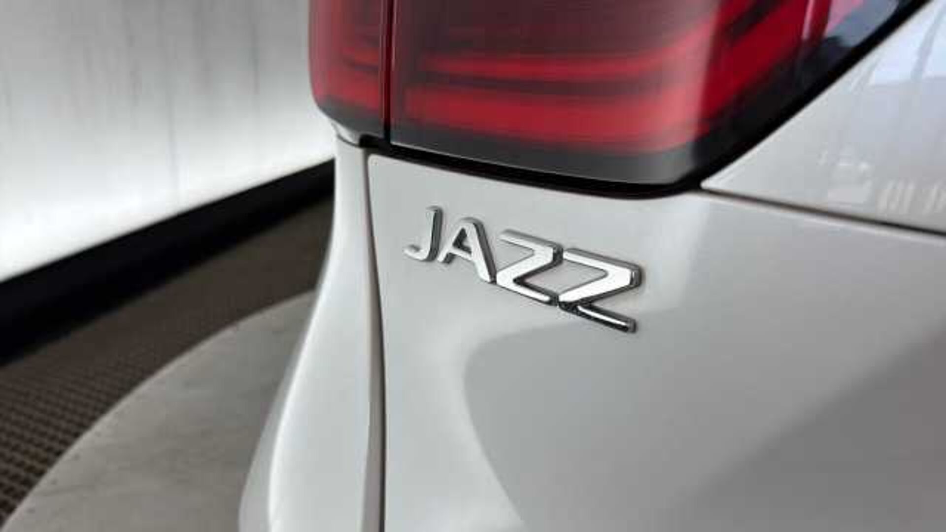 Honda Jazz Hybrid 1.5 h i-MMD SR Hatchback 5dr Petrol Hybrid eCVT Euro 6 (s/s) (109 ps) 