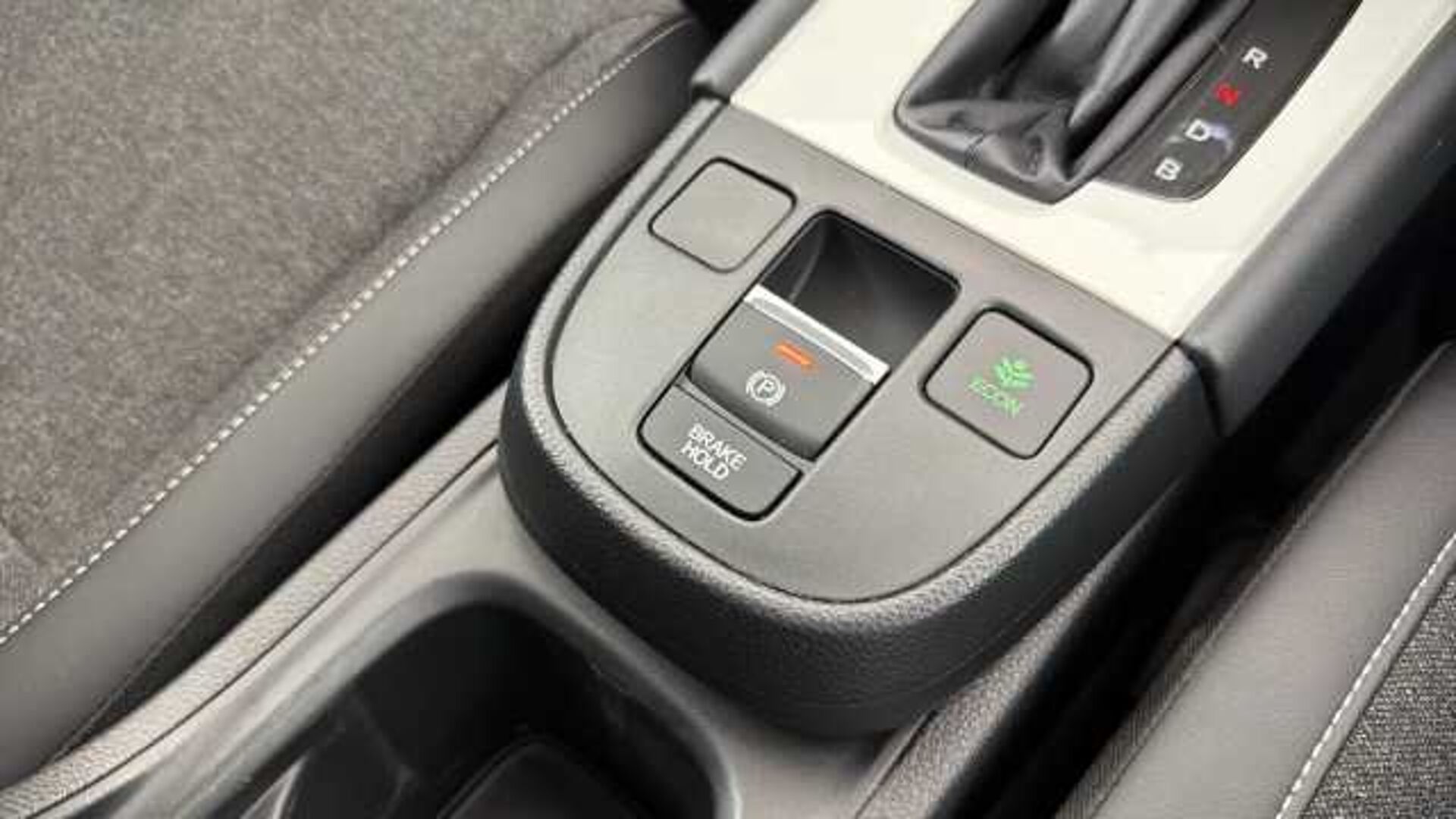 Honda Jazz Hybrid 1.5 h i-MMD SR Hatchback 5dr Petrol Hybrid eCVT Euro 6 (s/s) (109 ps) 
