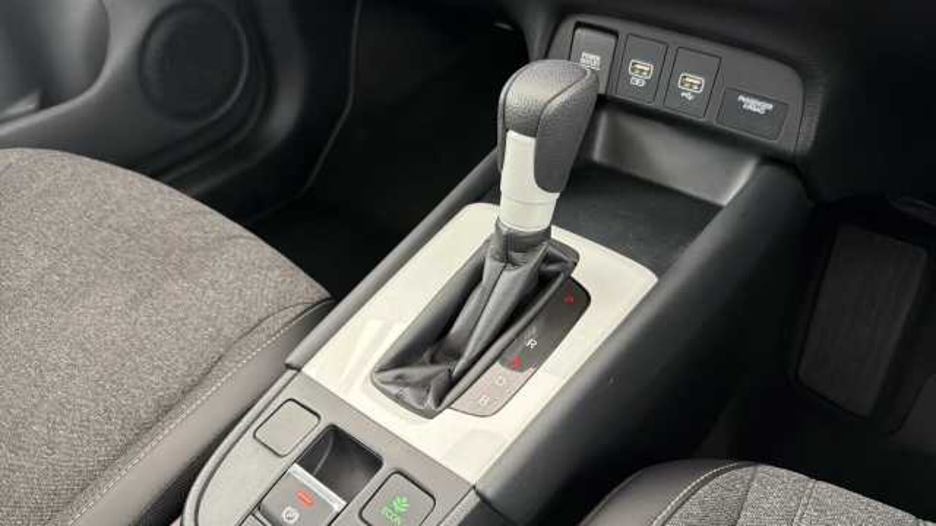 Honda Jazz Hybrid 1.5 h i-MMD SR Hatchback 5dr Petrol Hybrid eCVT Euro 6 (s/s) (109 ps) 