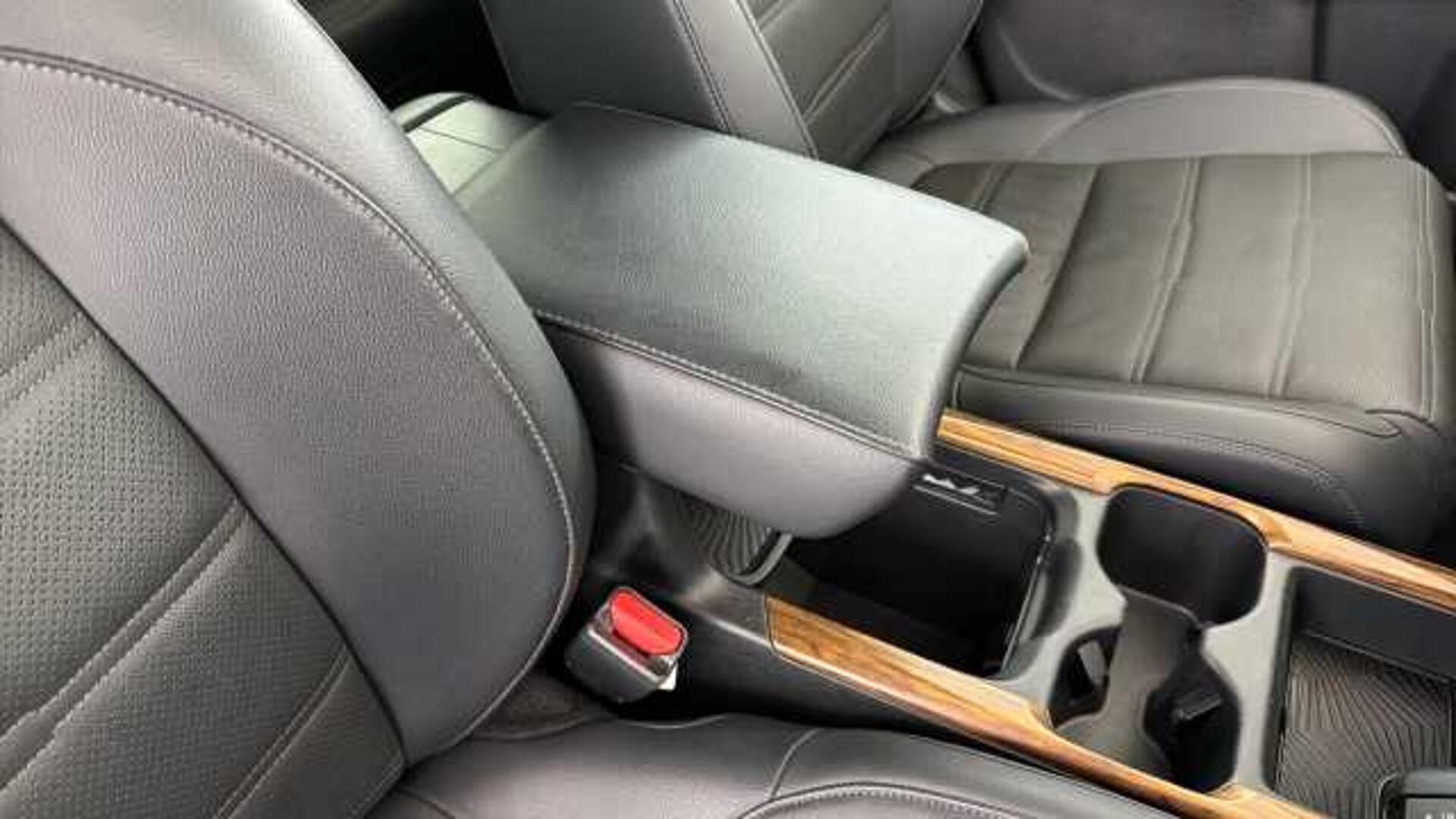 Honda CR-V Hybrid 2.0 h i-MMD SR SUV 5dr Petrol Hybrid eCVT 4WD Euro 6 (s/s) (184 ps) 