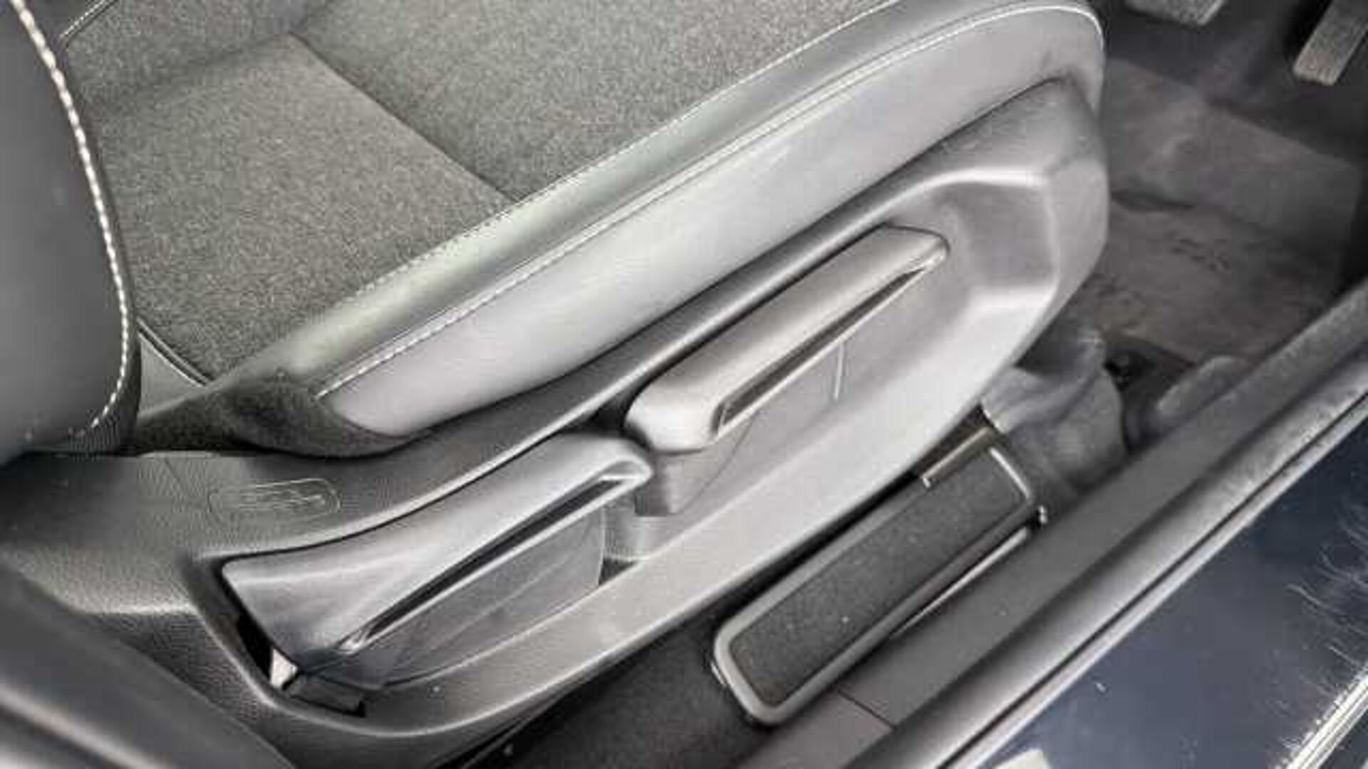 Honda Jazz Hybrid 1.5 h i-MMD Advance Hatchback 5dr Petrol Hybrid eCVT Euro 6 (s/s) (122 ps) 