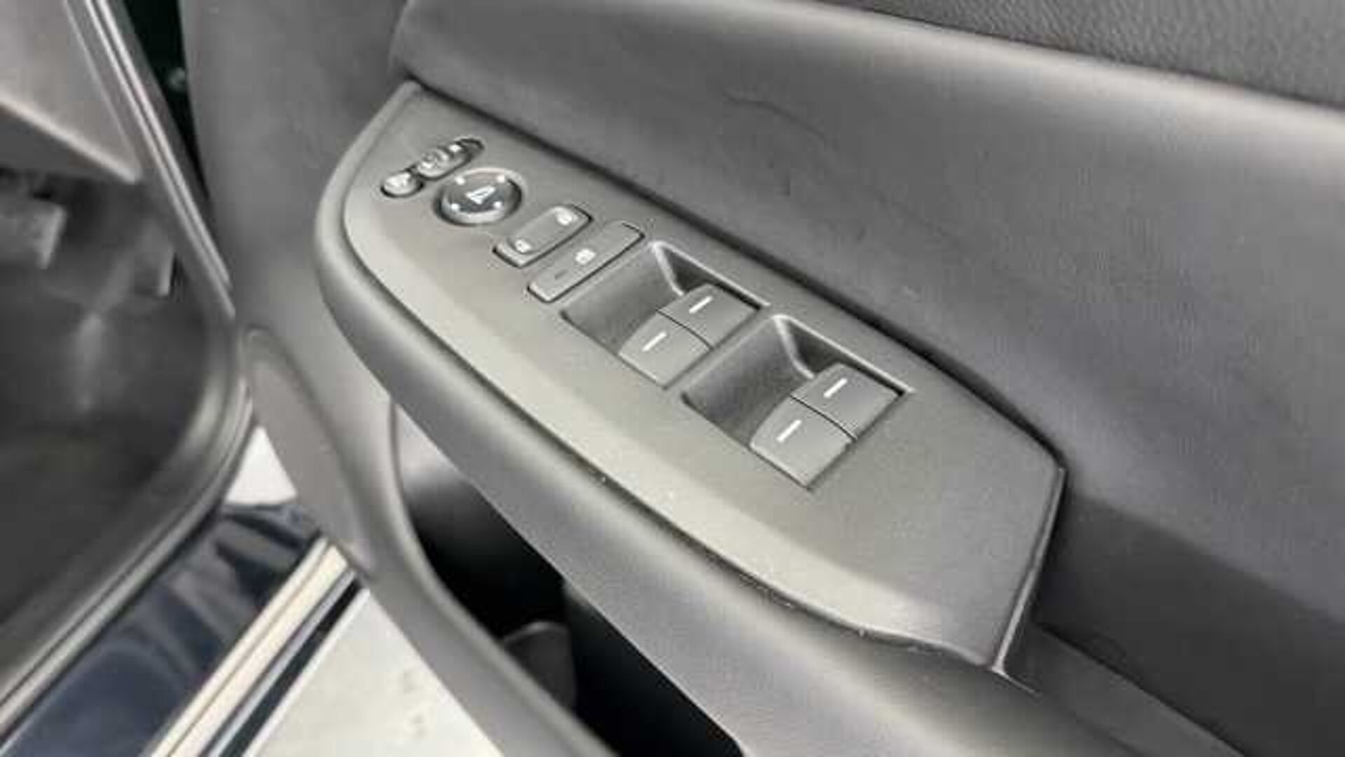 Honda Jazz Hybrid 1.5 h i-MMD Advance Hatchback 5dr Petrol Hybrid eCVT Euro 6 (s/s) (122 ps) 