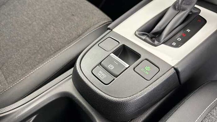 Honda Jazz Hybrid 1.5 h i-MMD SR Hatchback 5dr Petrol Hybrid eCVT Euro 6 (s/s) (107 ps) 