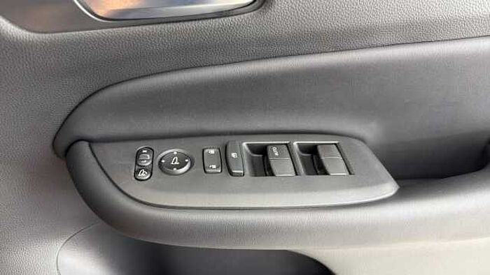 Honda Jazz Hybrid 1.5 h i-MMD SR Hatchback 5dr Petrol Hybrid eCVT Euro 6 (s/s) (109 ps) 