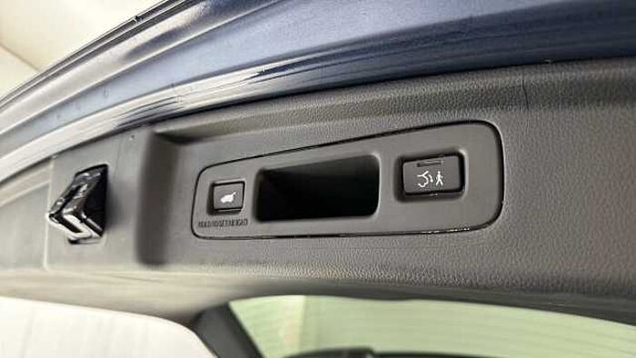 Honda CR-V Hybrid 2.0 h i-MMD Elegance SUV 5dr Petrol Hybrid eCVT 4WD Euro 6 (s/s) (184 ps) 