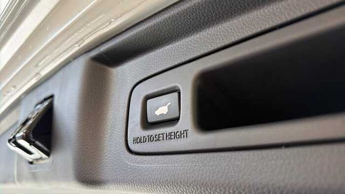 Honda CR-V Hybrid 2.0 h i-MMD Elegance SUV 5dr Petrol Hybrid eCVT 4WD Euro 6 (s/s) (184 ps) 